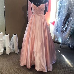 Sherri Hill size 4 blush pink prom ballgown